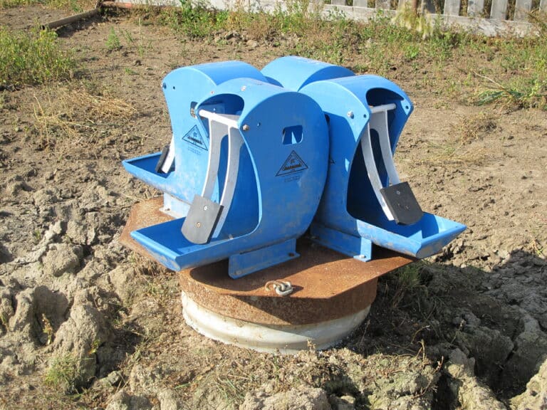 winter cattle water pump system - Frostfree Nosepumps - Picture of livestock pump system